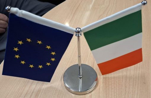 DUAL TABLE FLAGS - IRELAND & USA - Image 9